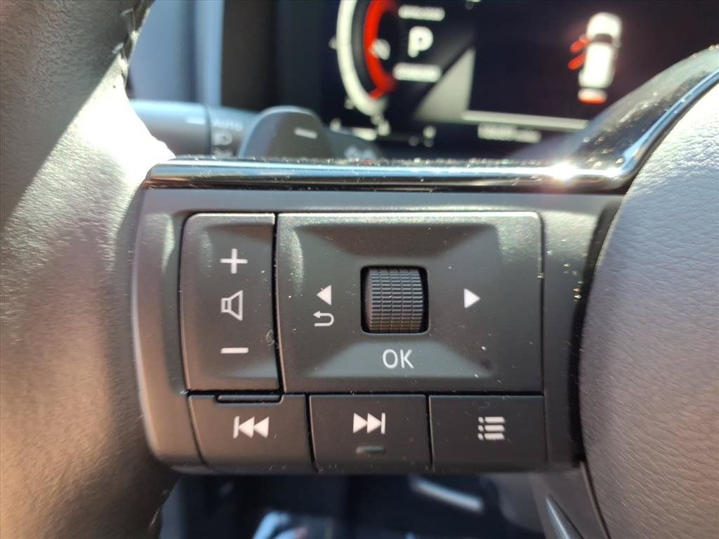 Used 2024 Nissan Rogue Platinum w/ Platinum Premium Package FWD image 19