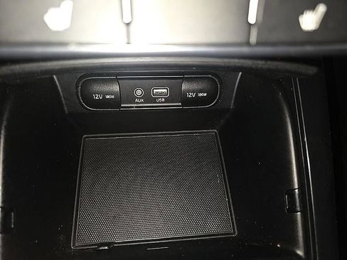 Used 2019 Kia Sorento LX w/ LX Convenience Package image 23