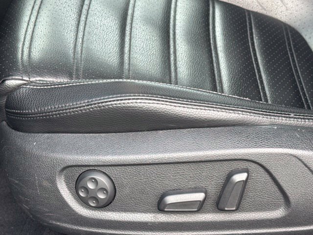 Used 2011 Volkswagen CC Lux FWD image 19
