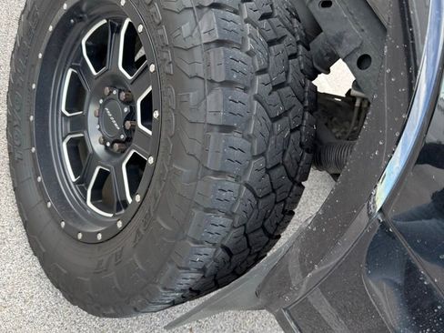 Used 2016 Ford F150 Platinum w/ Equipment Group 701A Luxury image 10