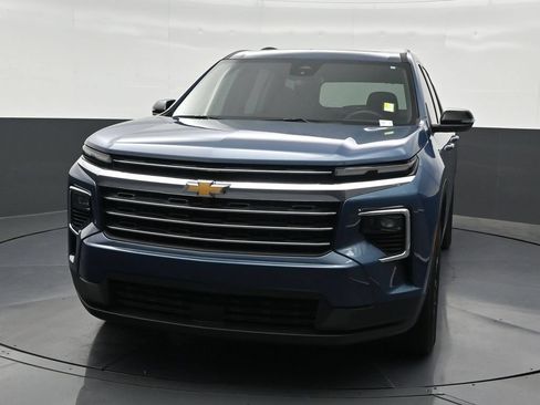 Used 2025 Chevrolet Traverse LT w/ Sun and Wheel Package FWD image 9