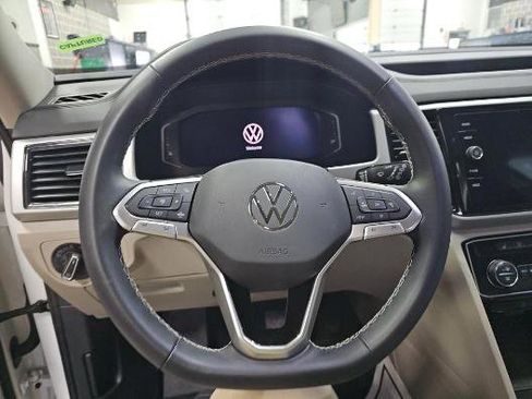 Used 2023 Volkswagen Atlas SE w/ Panoramic Sunroof Package image 9