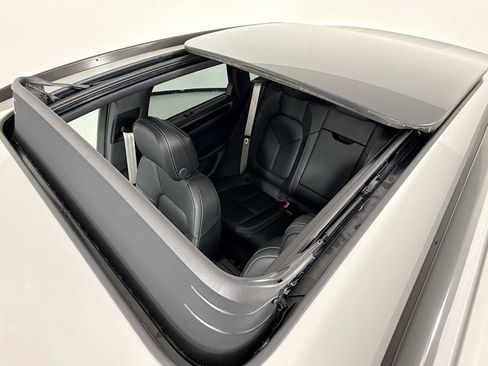 New 2026 Porsche Macan image 23