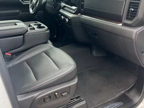 Used 2025 GMC Sierra 1500 SLT image 18
