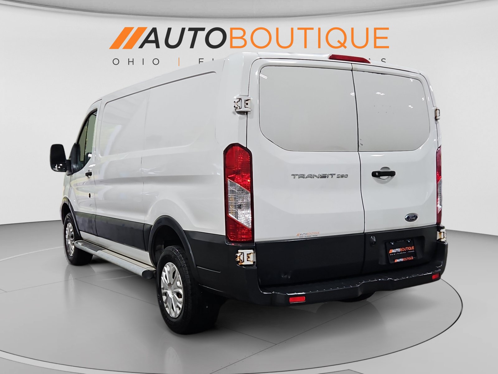 Used 2018 Ford Transit 250 130 Low Roof w/ Exterior Upgrade Package RWD image 3