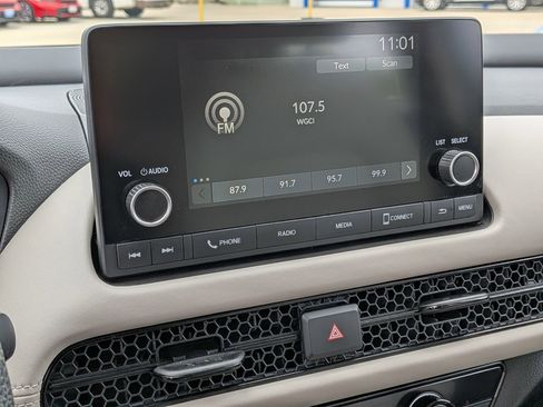 Used 2023 Honda HR-V LX image 17