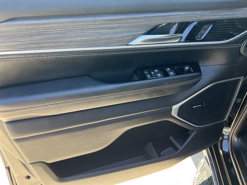 Used 2023 Jeep Wagoneer Series III w/ Preferred Equipment Group image 13