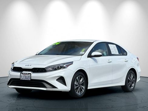 Used 2024 Kia Forte LXS w/ LXS Technology Package FWD image 8