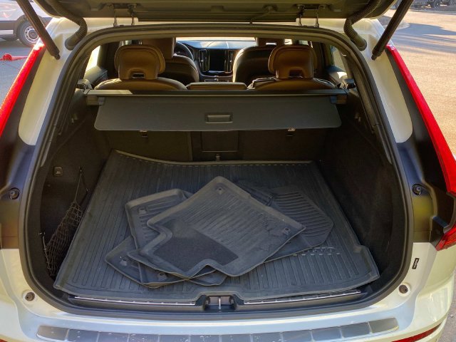 Used 2022 Volvo XC60 B5 Momentum w/ Advanced Package FWD image 30