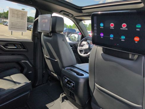 Used 2025 GMC Yukon XL Denali w/ Denali Reserve Package AWD/4WD image 18