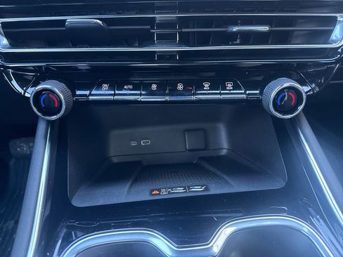 Used 2026 Chevrolet Traverse LT w/ Midnight/Sport Edition image 38