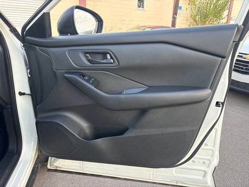 Used 2024 Nissan Rogue S AWD/4WD image 17