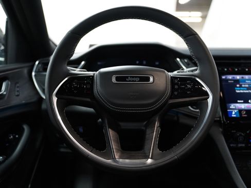 Used 2023 Jeep Grand Cherokee Overland image 18