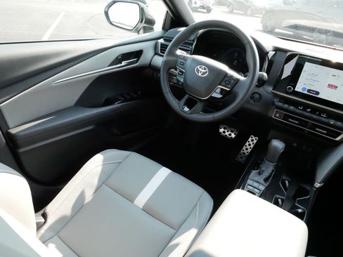 Certified 2025 Toyota Camry SE AWD/4WD image 9