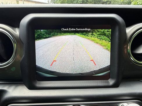 Used 2019 Jeep Wrangler Unlimited Sahara AWD/4WD image 24