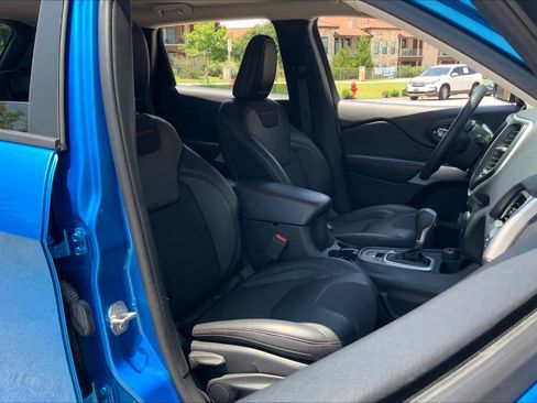 Used 2017 Jeep Cherokee Trailhawk w/ Comfort/Convenience Group image 8