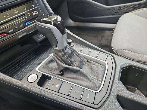 Used 2025 Volkswagen Jetta SE FWD image 20