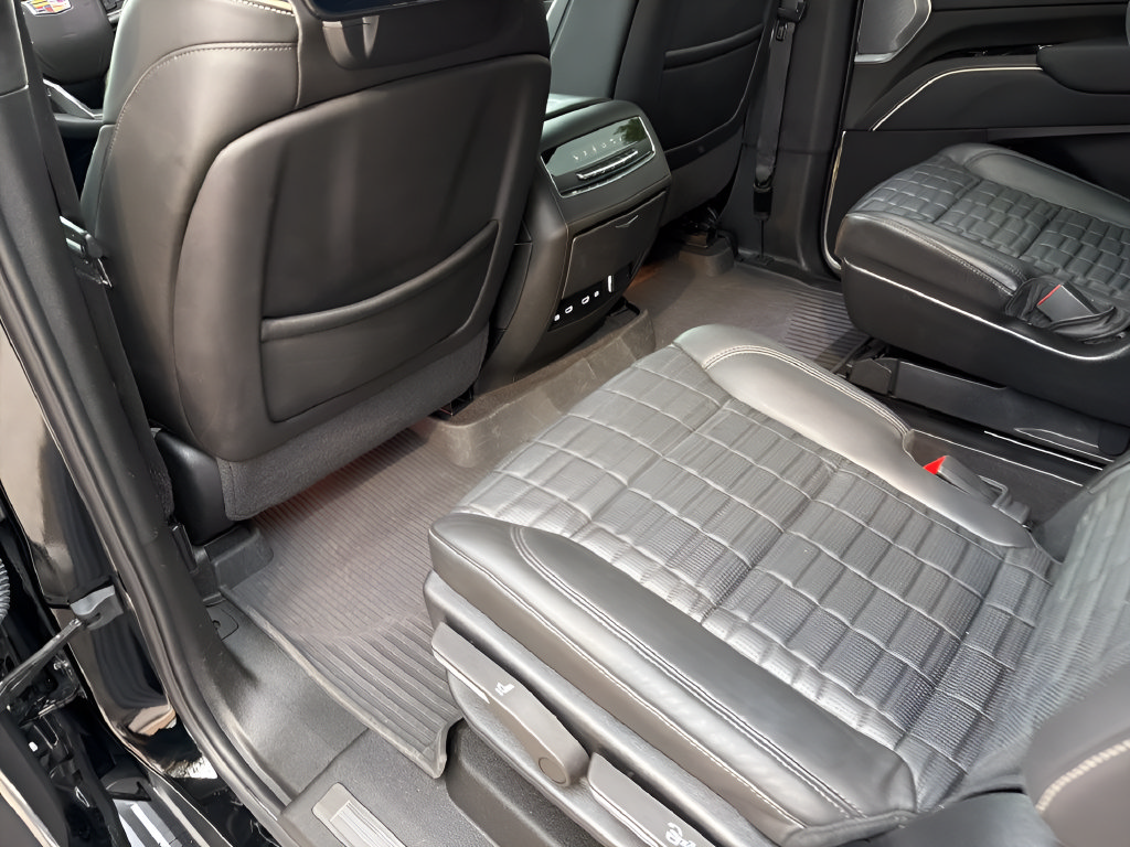 Used 2024 Cadillac Escalade ESV Premium Luxury Platinum AWD/4WD image 34