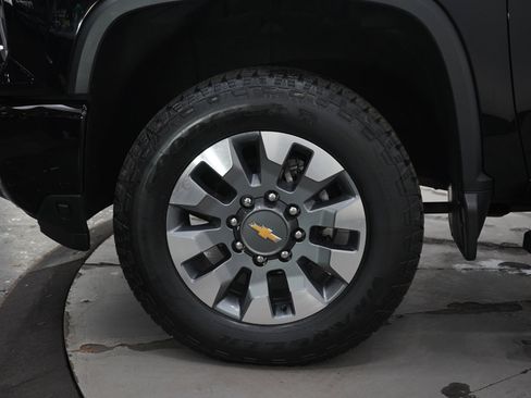 Used 2024 Chevrolet Silverado 2500 Custom w/ Custom Value Package AWD/4WD image 31