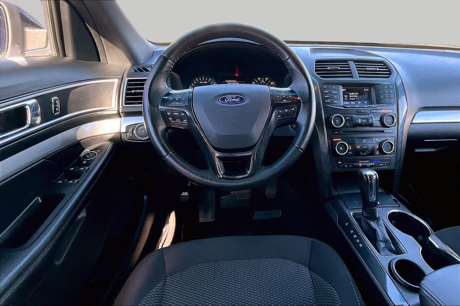 Used 2017 Ford Explorer XLT FWD image 6