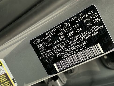 Used 2021 Hyundai Venue SEL image 24