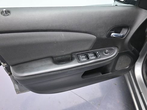 Used 2012 Dodge Avenger SXT image 9