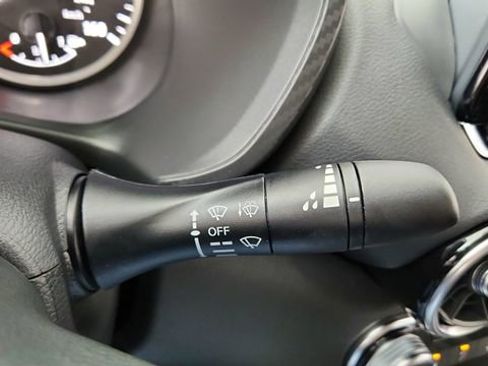 Used 2025 Nissan Sentra S image 41