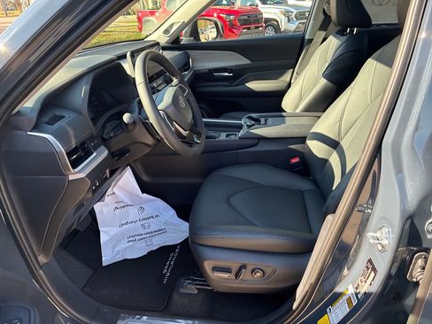 New 2026 Toyota Grand Highlander Platinum image 15