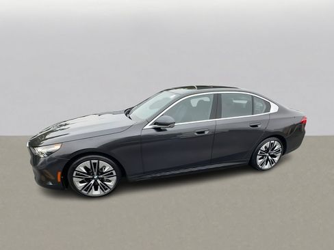 Used 2026 BMW i5 eDrive40 w/ Premium Package AWD/4WD image 4