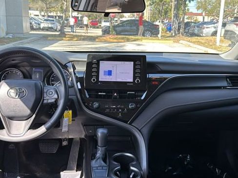 Used 2024 Toyota Camry SE image 13