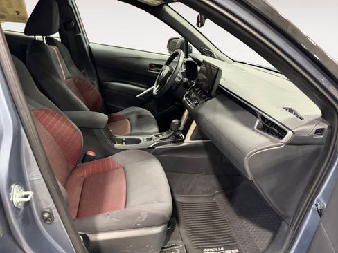 Used 2024 Toyota Corolla Cross AWD Hybrid w/ Moonroof Package image 16