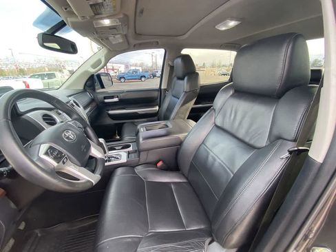 Used 2017 Toyota Tundra Limited w/ Limited Premium Package AWD/4WD image 11