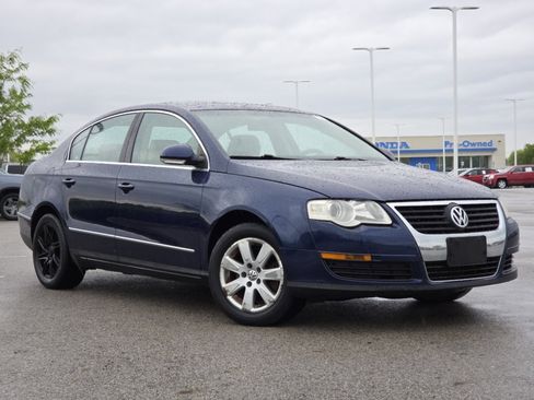 Used 2006 Volkswagen Passat 2.0T FWD image 2