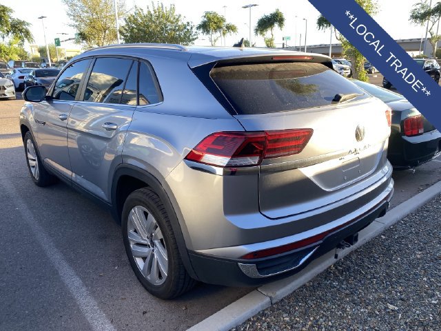 Used 2021 Volkswagen Atlas Cross Sport SE w/ Panoramic Sunroof Package FWD image 2