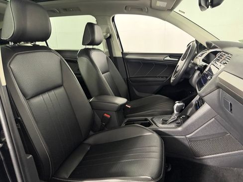 Used 2022 Volkswagen Tiguan SE FWD image 33