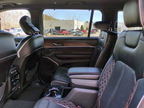Used 2021 Jeep Grand Cherokee L Summit w/ Luxury Tech Group V AWD/4WD image 14