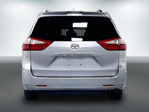 Used 2018 Toyota Sienna LE FWD image 6