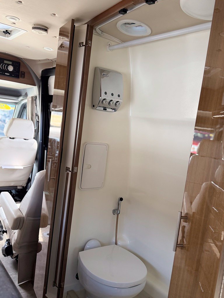 Used 2015 Mercedes-Benz Sprinter 3500 image 23