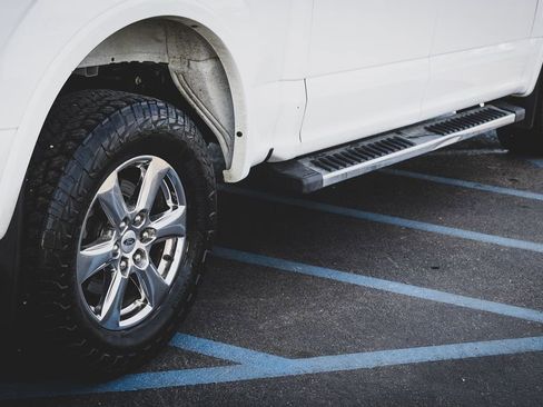 Used 2019 Ford F150 Lariat image 11