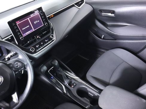 Used 2020 Toyota Corolla LE FWD image 29