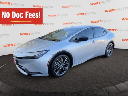 Used 2023 Toyota Prius XLE FWD image 1