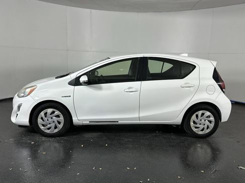 Used 2016 Toyota Prius C Two image 7