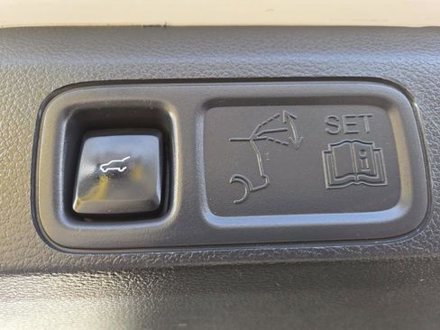 Used 2023 Ford Expedition Max XLT image 16