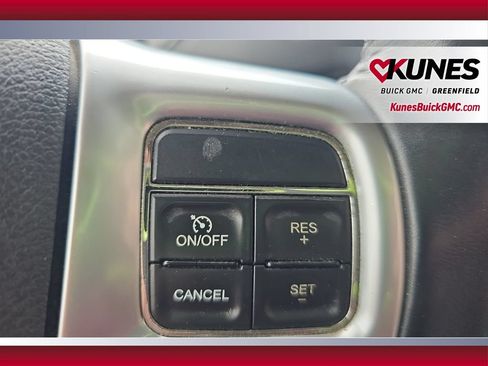 Used 2012 Chrysler Town & Country Touring w/ Entertainment Group #1 FWD image 20