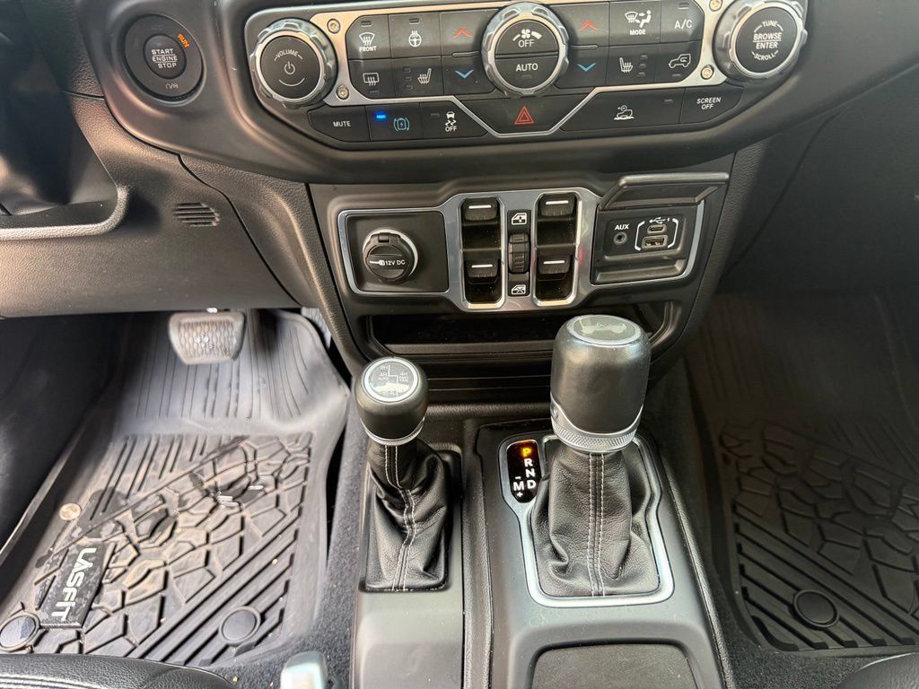Used 2023 Jeep Wrangler Unlimited Sahara w/ Cold Weather Group AWD/4WD image 27