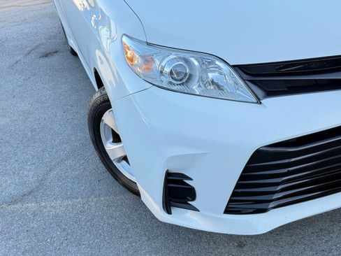 Used 2019 Toyota Sienna L image 3