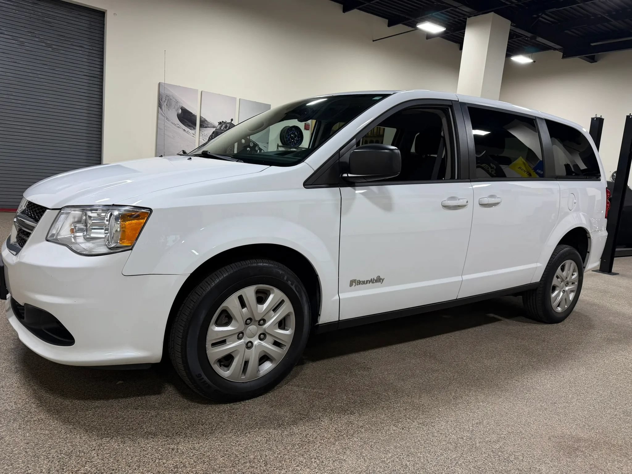 Used 2018 Dodge Grand Caravan SE FWD image 11