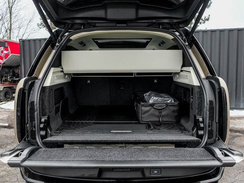 New 2025 Land Rover Range Rover SE image 8