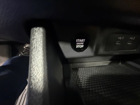 Used 2025 Nissan Rogue SV image 30