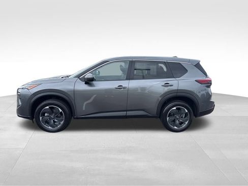 Used 2024 Nissan Rogue SV image 3